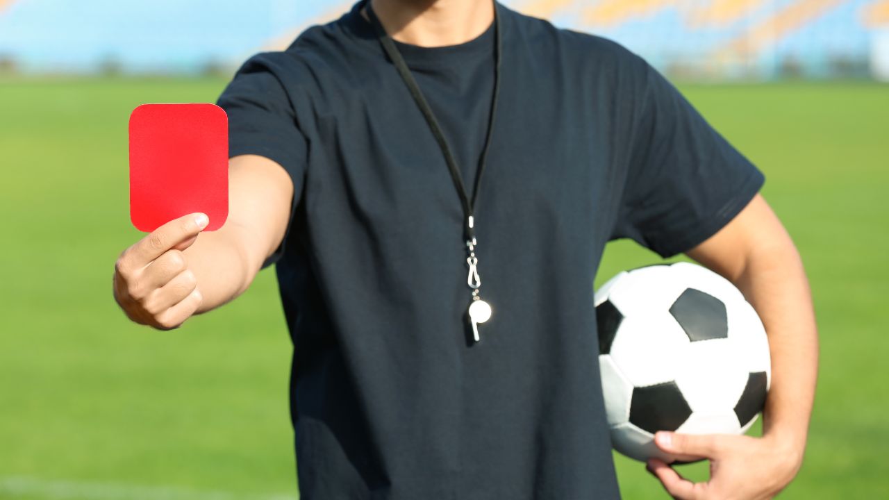 Lire la suite à propos de l’article Parier sur les cartons jaunes et rouges : Conseils & Bookmakers